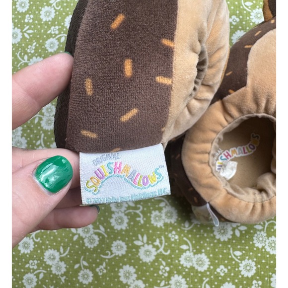 Squishmallows Brown Winking Hedgehog Slippers in Size‎ Kids 4-5 - Picture 5 of 6